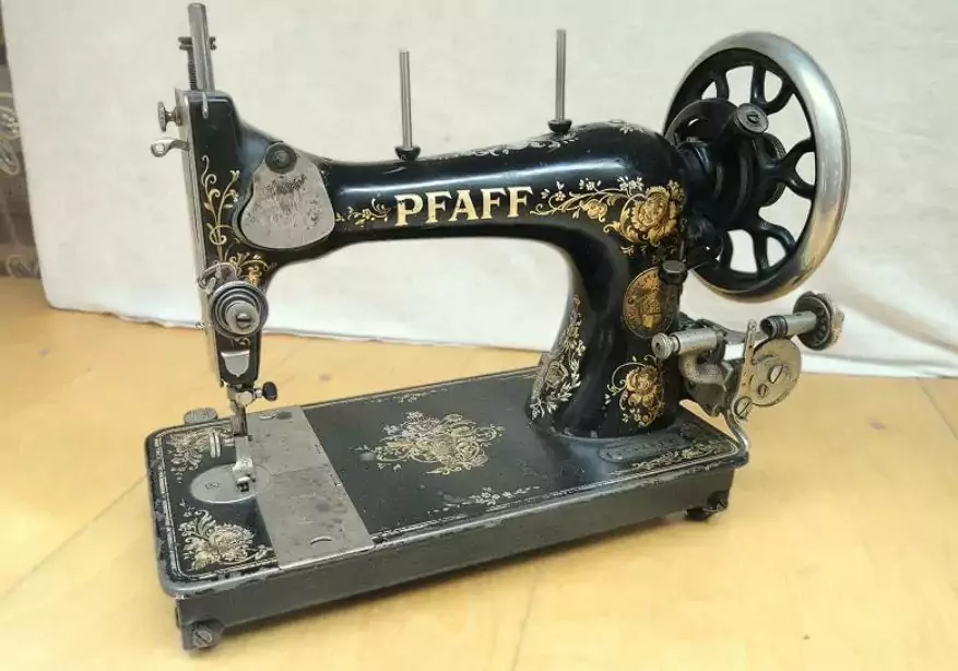 Pfaff-vintage-sewing-machine
