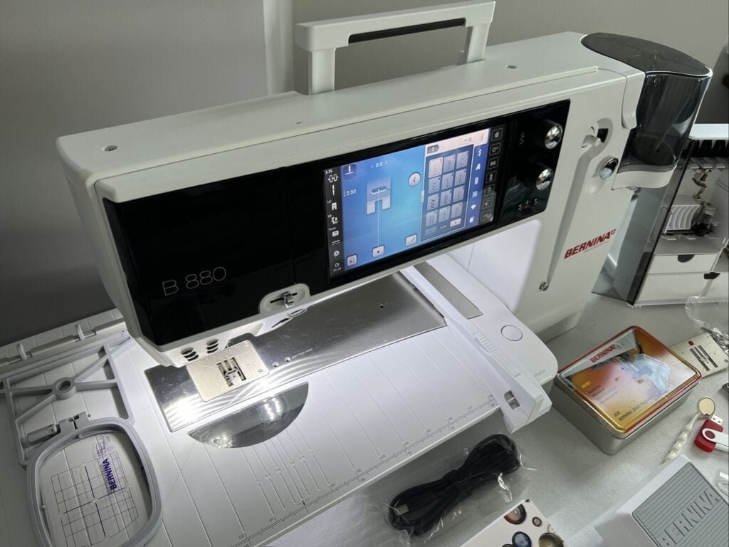 Review and Overview of the Bernina 880 PLUS: The Pinnacle of Sewing ...